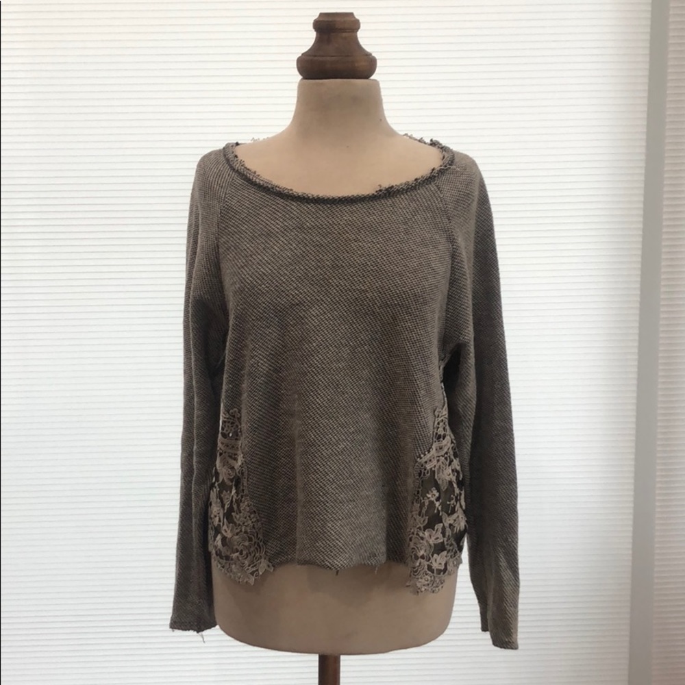 White/black knit sweater with lace detailing